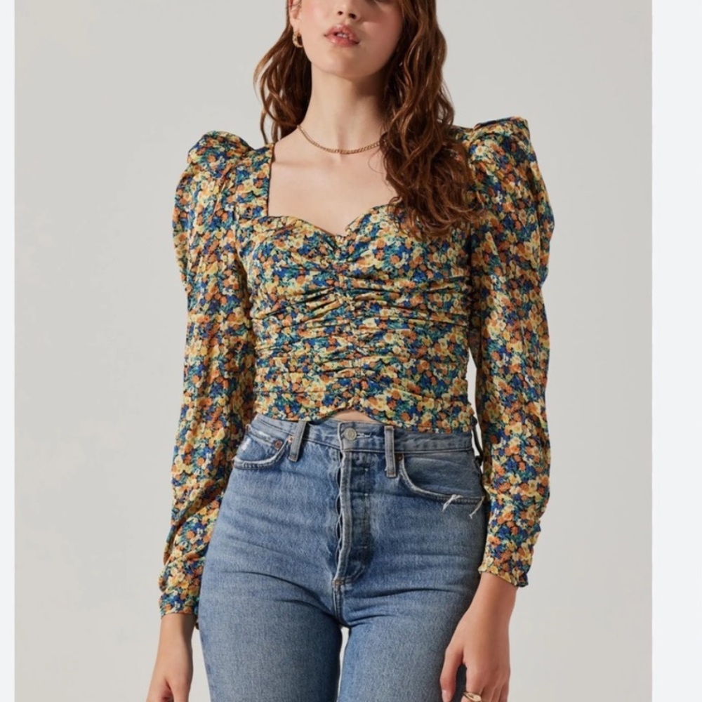 ASTR the Label Long Sleeve Floral Ruched Top
Orange black ditsy / XS